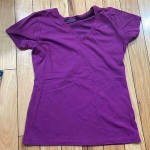 Nike small tee
